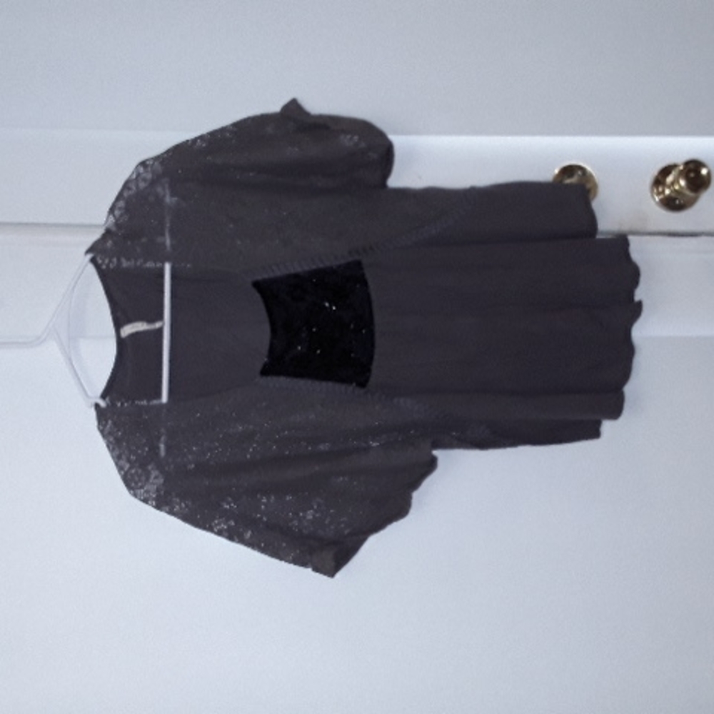 S gray and black top
